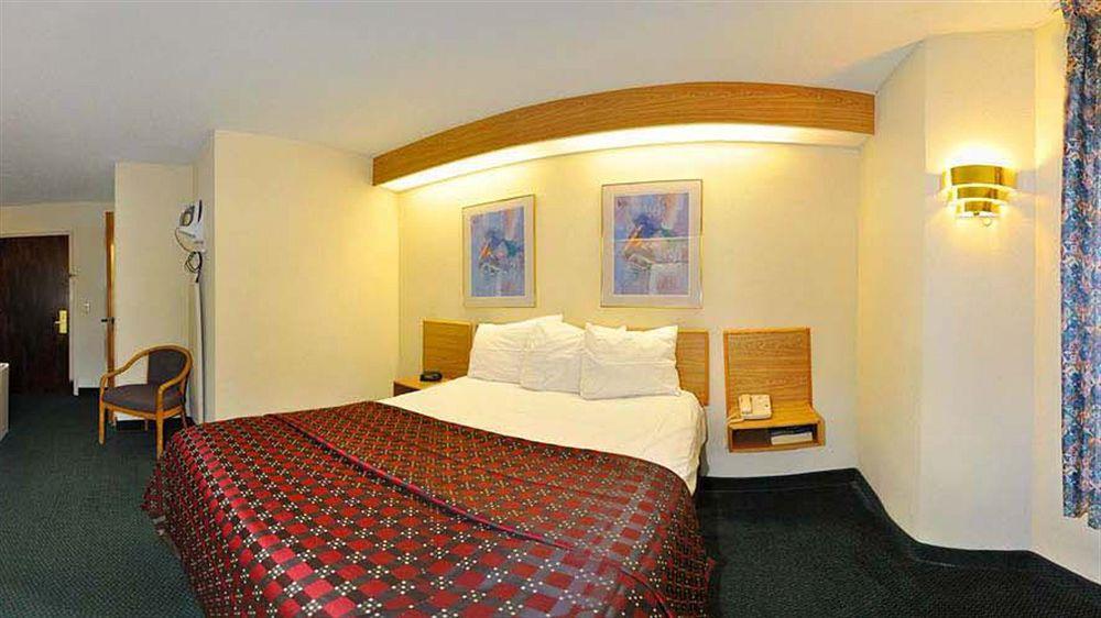 Red Roof Inn Pensacola Fairgrounds מראה חיצוני תמונה